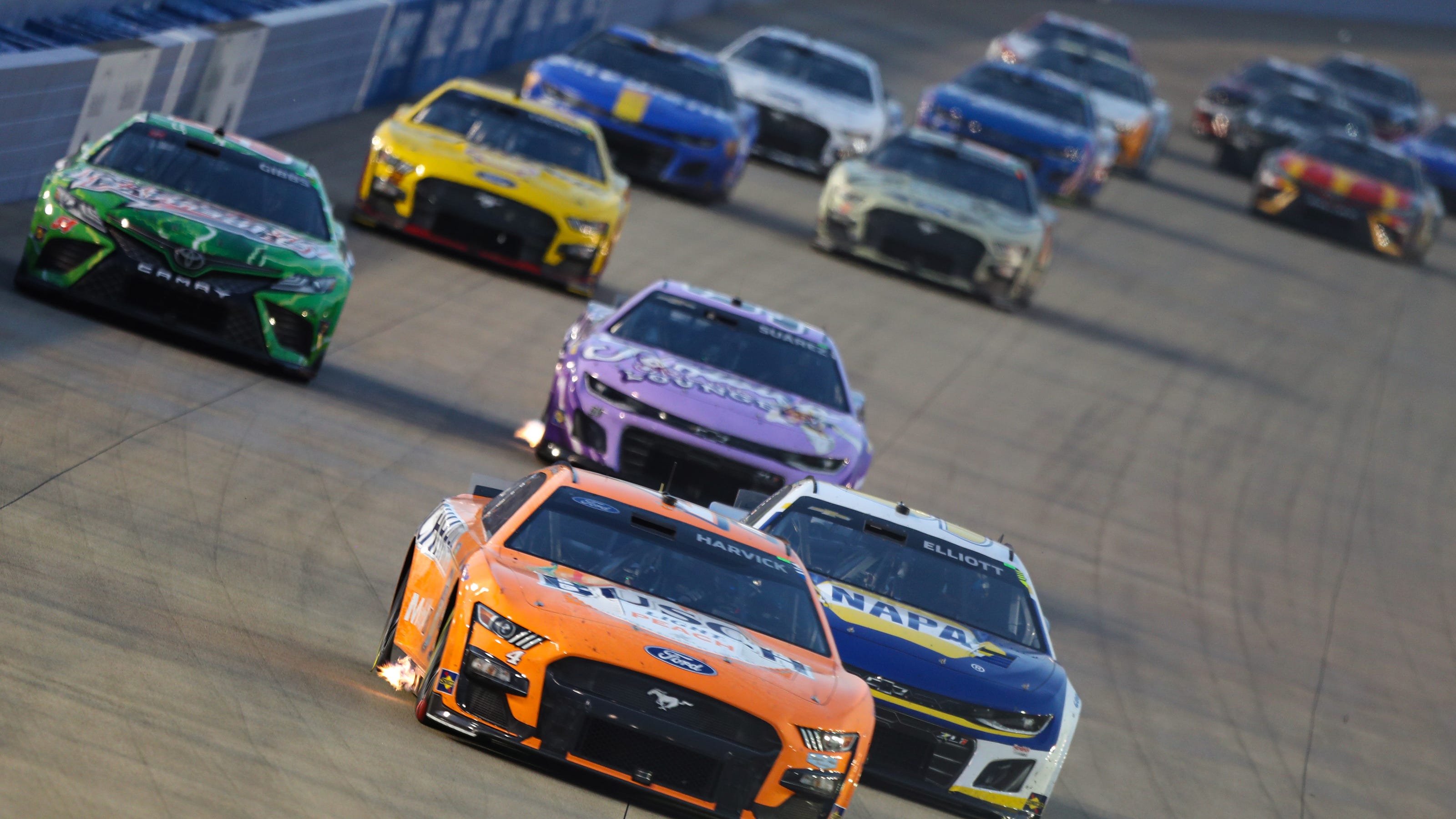 Full Lineup for NASCAR Race on Sunday: Starting Grid and Key Drivers