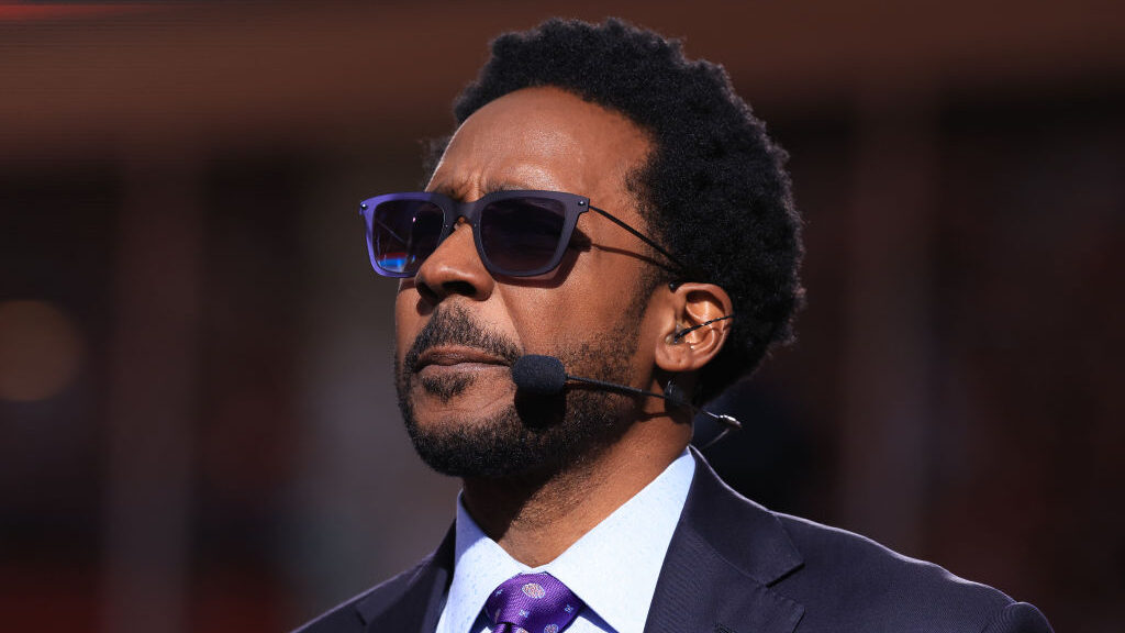 Why Amare Stoudemire Wears Basketball Glasses: Protection, Style, and Performance