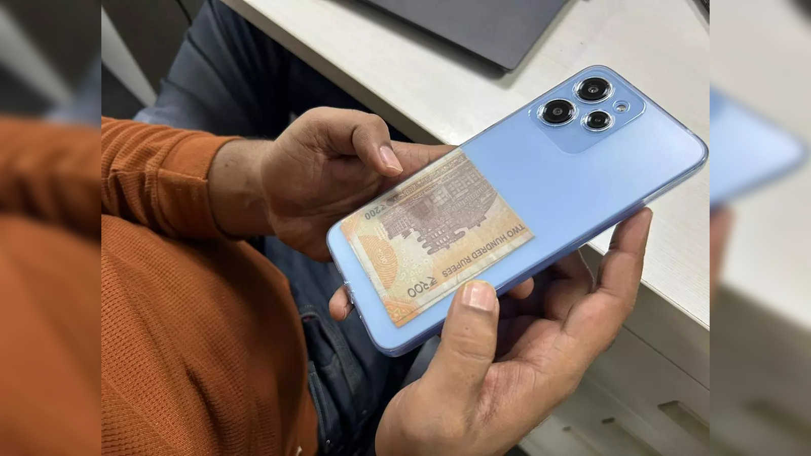 मज़ेदार फ़ोन कवर्स कहाँ मिलेंगे? इन जगहों पर देखें!