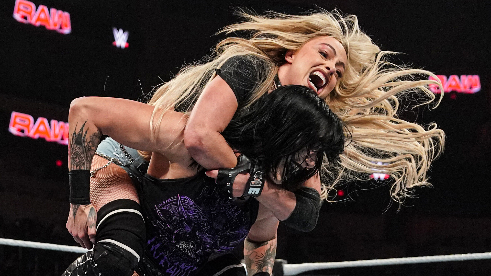 आज रात का WWE मैच स्पेक्ट्रम के किस चैनल पर देखें?