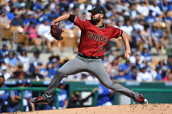 What is a lob in baseball? Find out how its different from other throws!