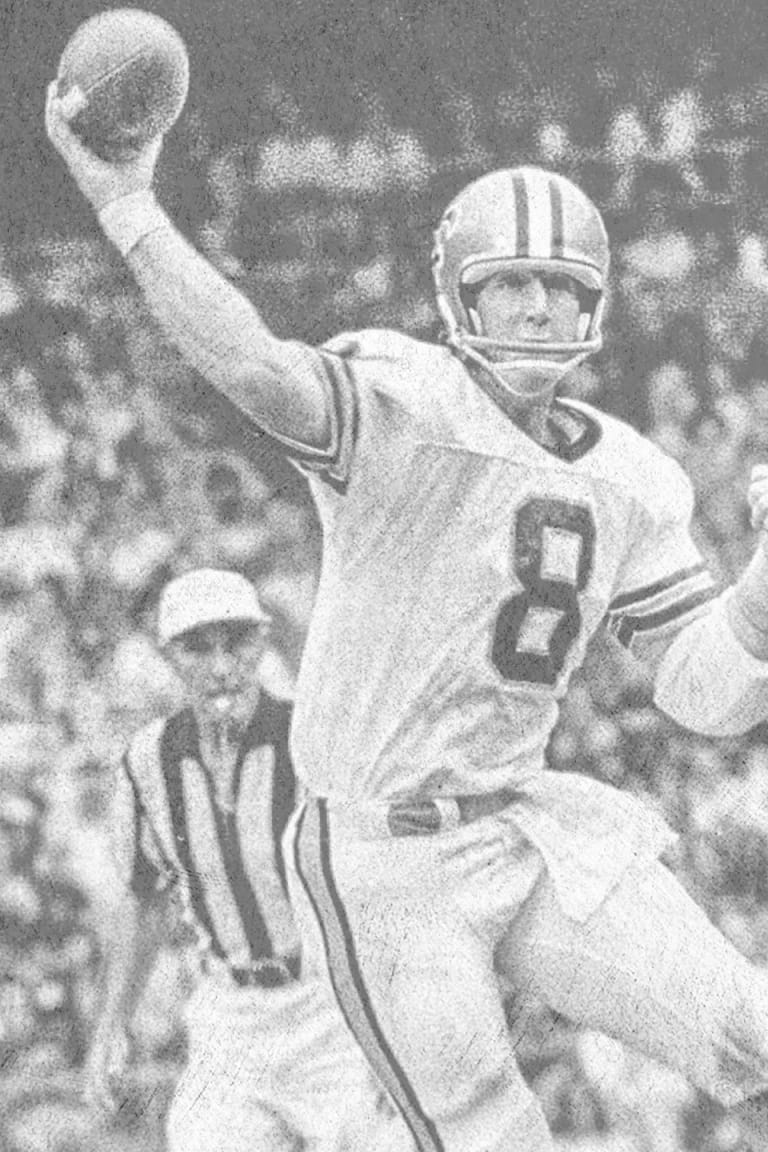 Does Archie Mannings career land him in the NFL Hall of Fame? Check out the stats.