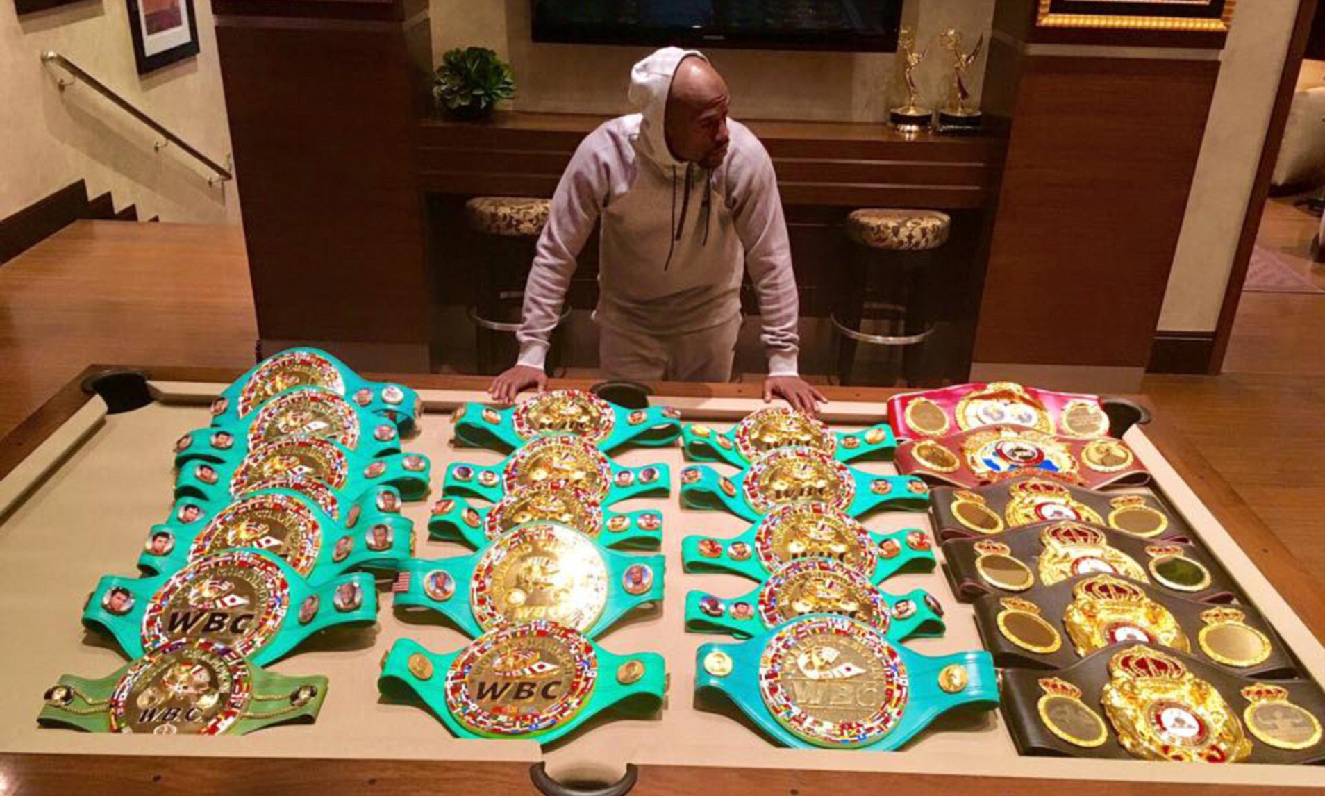 How many belts did Mayweather have? Discover the boxing legends total belts!